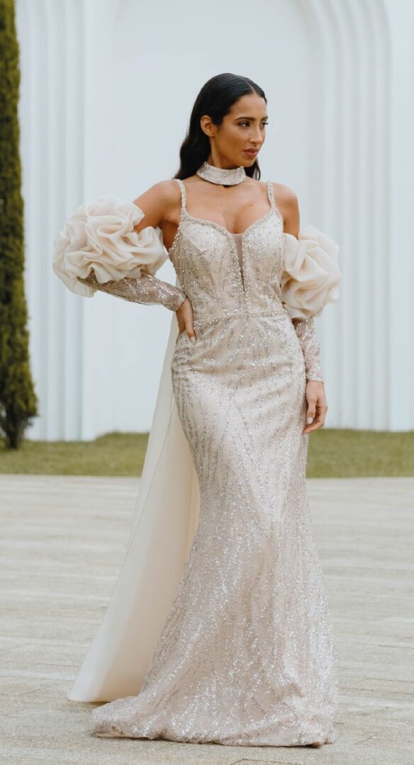 Vestido largo de fiesta con manguitos 197-360 de Agnes Marie Couture - Imagen 2