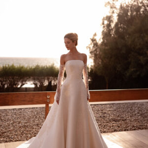 Vestido de novia en mikado estilo clásico 1566M de Demetrios