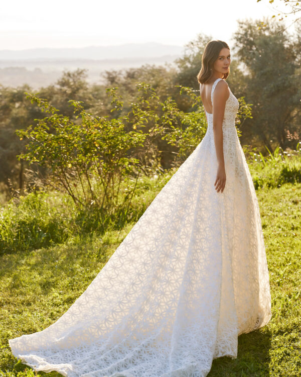 PRÓXIMA LLEGADA - Vestido de novia largo en tul fantasía 1B144 Nori de Alma Novia - Imagen 3