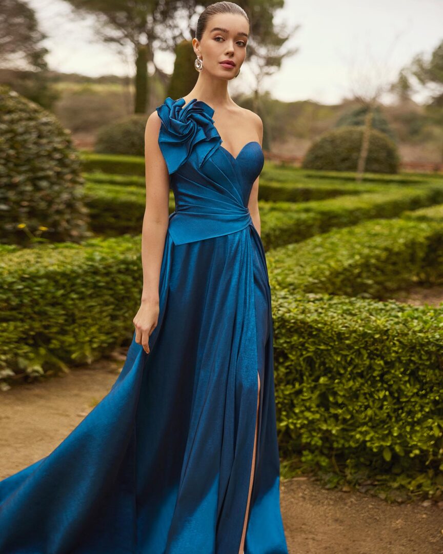 Vestido de fiesta en tafetán azul 1J66 de Marfil Barcelona