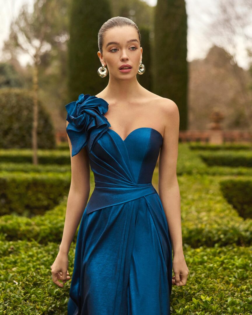 Vestido de fiesta en tafetán azul 1J66 de Marfil Barcelona - Imagen 2