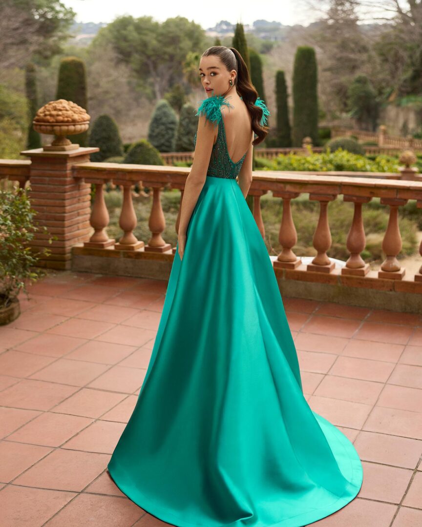 Vestido de fiesta negro en mikado 1J75 de Marfil Barcelona - Imagen 2