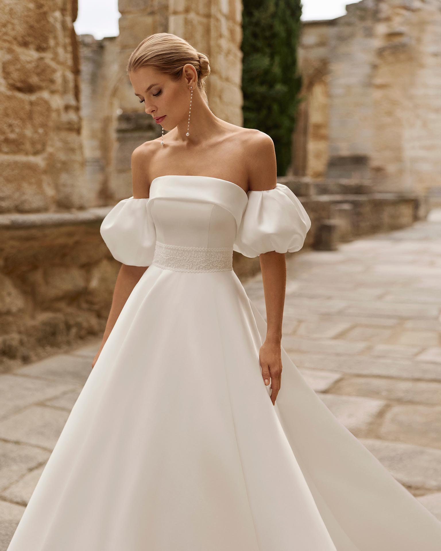 Vestido de novia en mikado 2N143 Pluton de Adriana Alier - Imagen 2