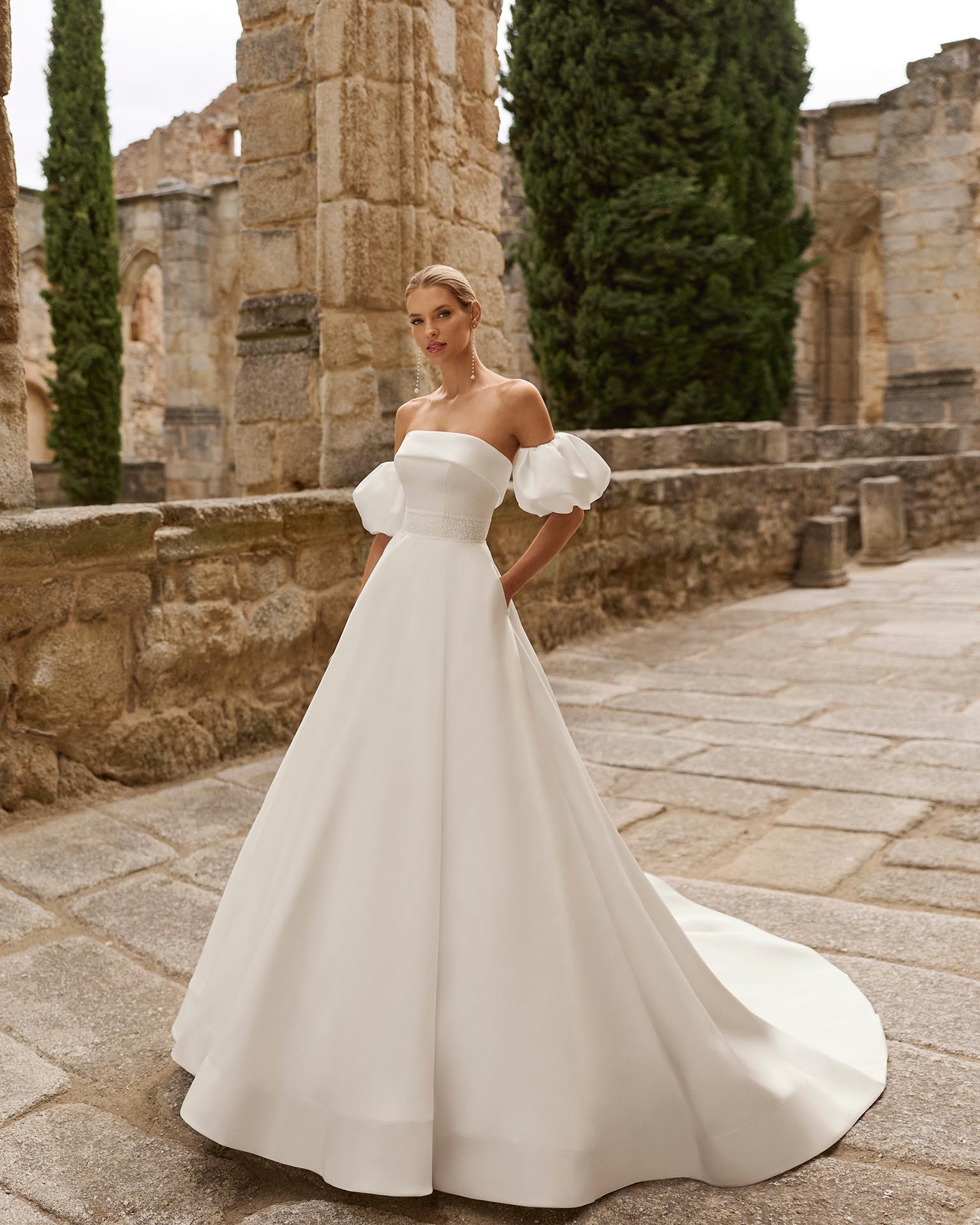 Vestido de novia en mikado 2N143 Pluton de Adriana Alier