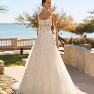 Vestido de novia de encaje, tul y pedrería 2S125 Filipa de Luna Novias