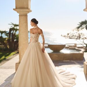 Vestido de novia falda tul y pedrería 2S129 Fiora de Luna Novias