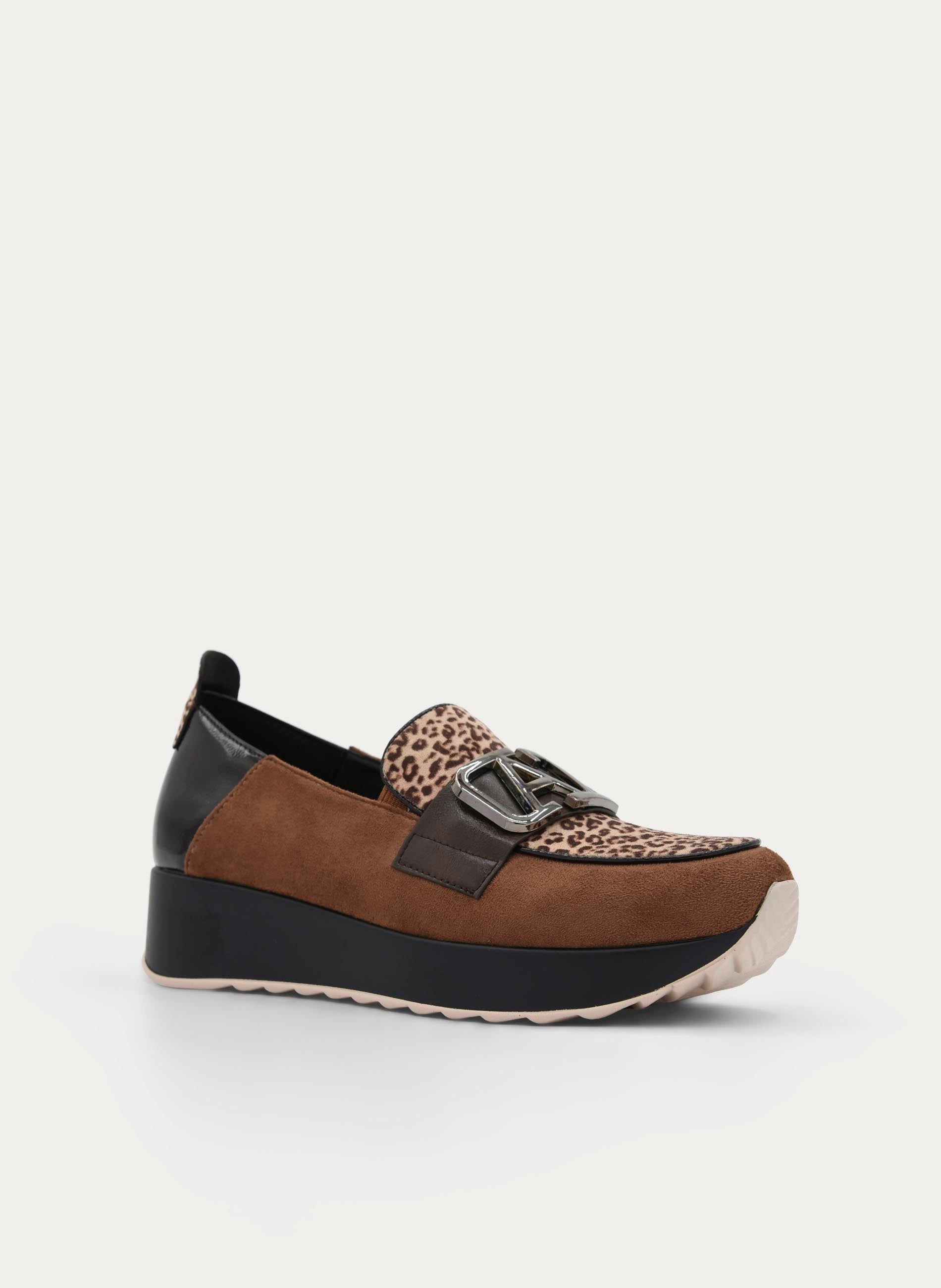 MOCASÍN MARRÓN LEOPARDO CUÑA ADORNO METÁLICO - Imagen 3
