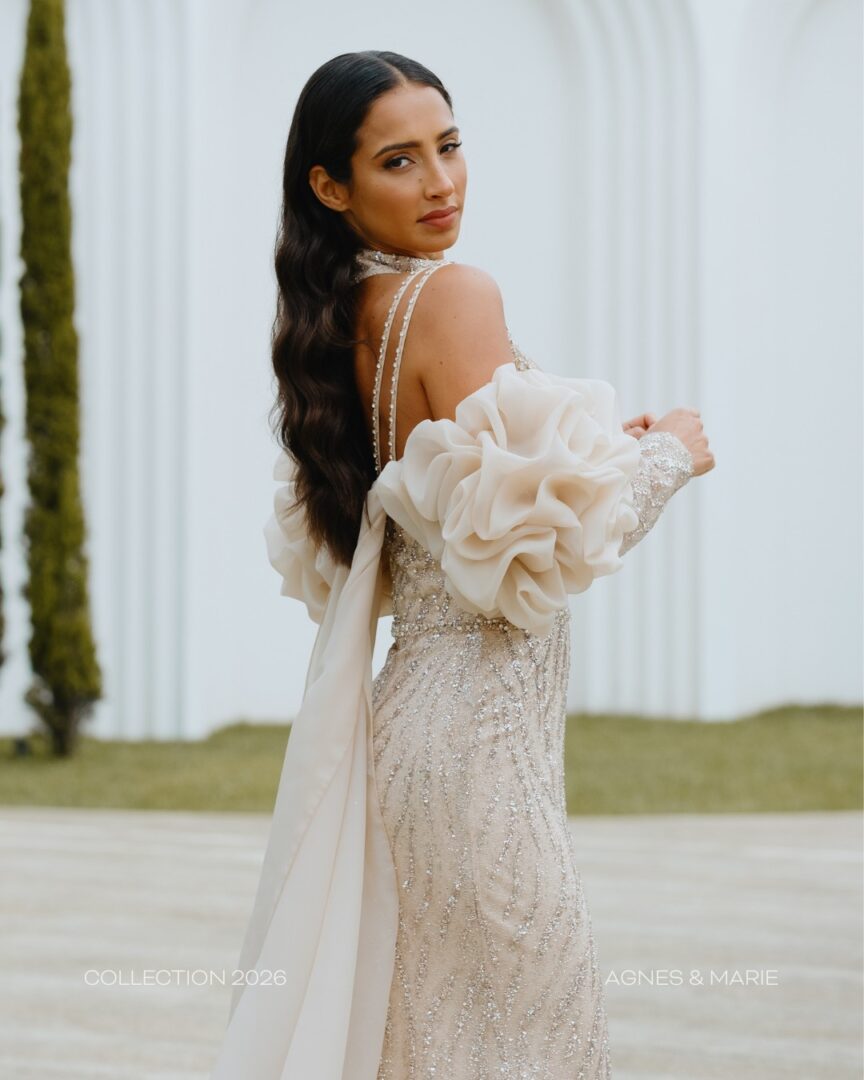 Vestido largo de fiesta con manguitos 197-360 de Agnes Marie Couture