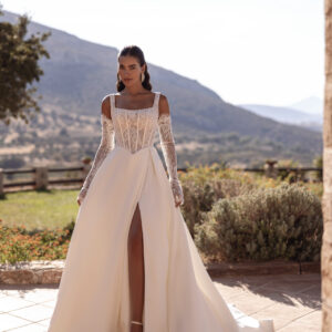 Vestido de novia línea A encaje y satén 8303 de Demetrios