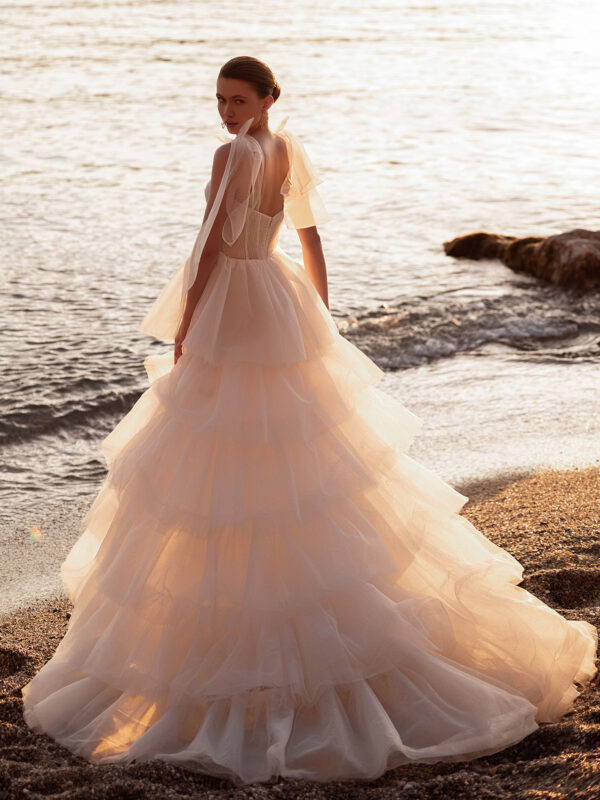 PRÓXIMA LLEGADA - Vestido de novia en tul con volantes y corsé DR433 de Demetrios Bridal - Imagen 2