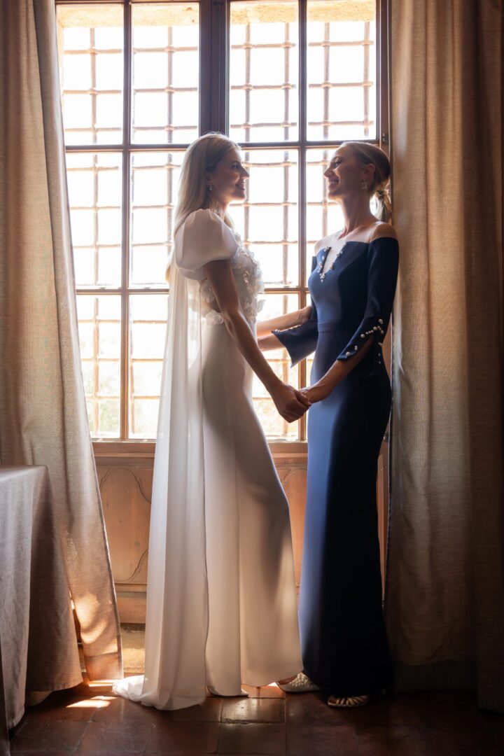 Vestido en crepe azul con perlas Caterinna de Silvia Navarro - Imagen 4