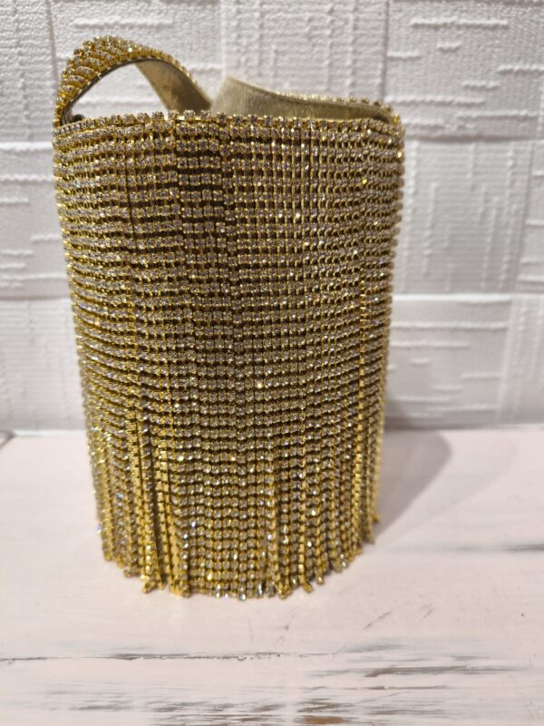 Bolso dorado con brillantitos y flecos - Imagen 3