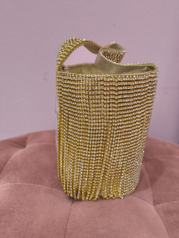 Bolso dorado con brillantitos y flecos
