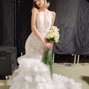 Vestido de novia con volantes 496 de Alma Couture