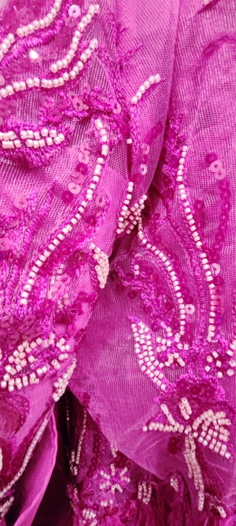 Vestido largo de fiesta volantes 256-10 fucsia de Agnes Marie Couture - Imagen 4