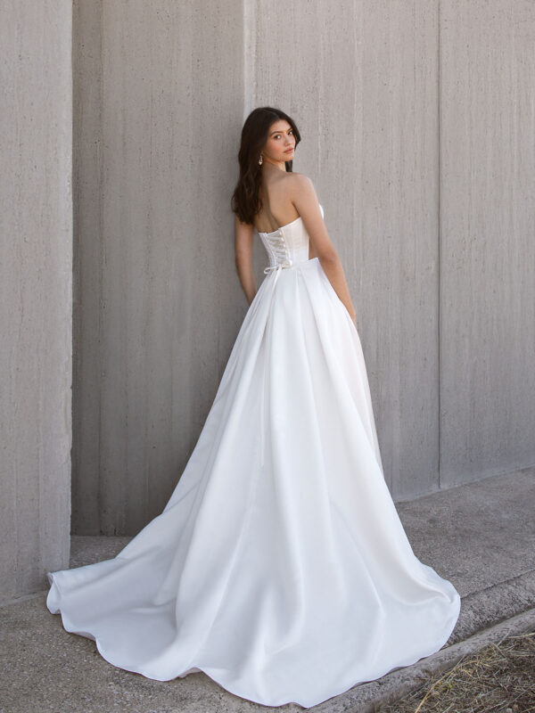 PRÓXIMA LLEGADA - Vestido de novia corte A clásico en satén L1154 de Demetrios Bridal - Imagen 2