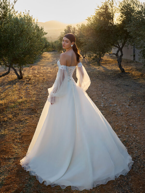PRÓXIMA LLEGADA - Vestido de novia en falda tul y corsé L1175 de Demetrios Bridal - Imagen 2