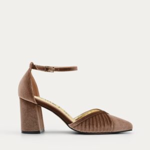 ZAPATOS DE SALÓN DE TERCIOPELO TAUPE CON CORREA