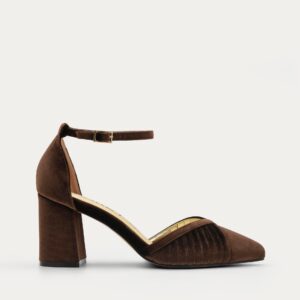 ZAPATOS DE SALÓN DE TERCIOPELO MARRÓN CON CORREA